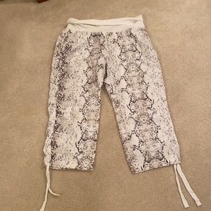 Calvin Klein medium Capri pants